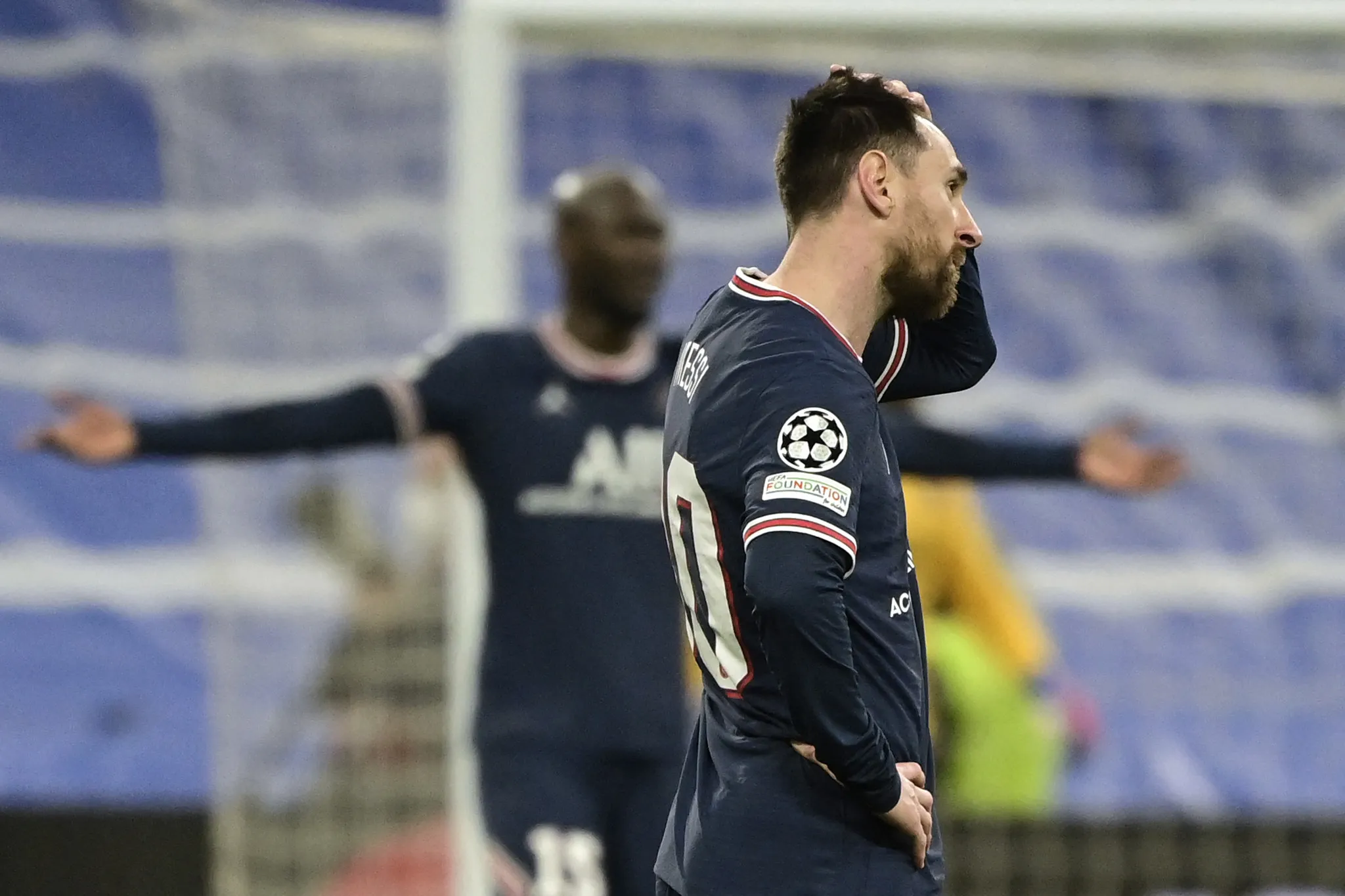 Lionel Messi, astro do Paris Saint-Germain, lamenta virada sofrida diante do Real Madrid e eliminação do Paris Saint-Germain nas oitavas de final da Champions League