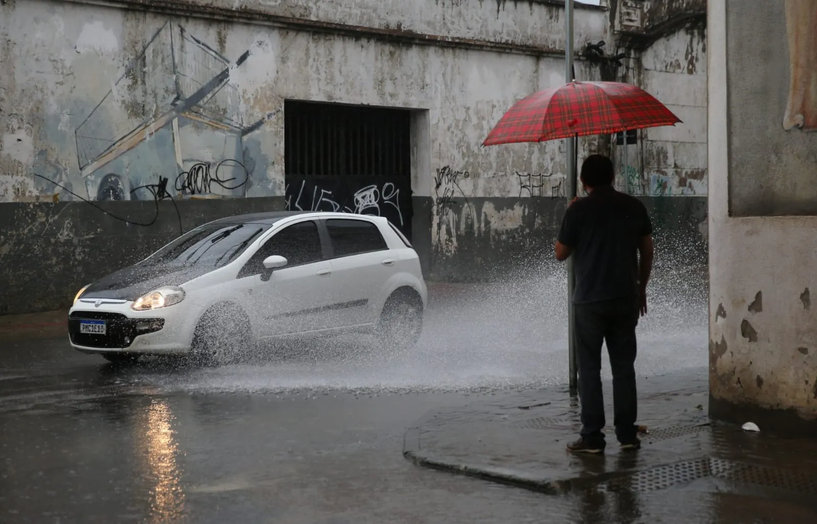 Fortaleza amanheceu com intensas precipitações