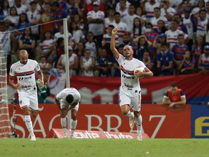 Edson Cariús comemora gol marcado