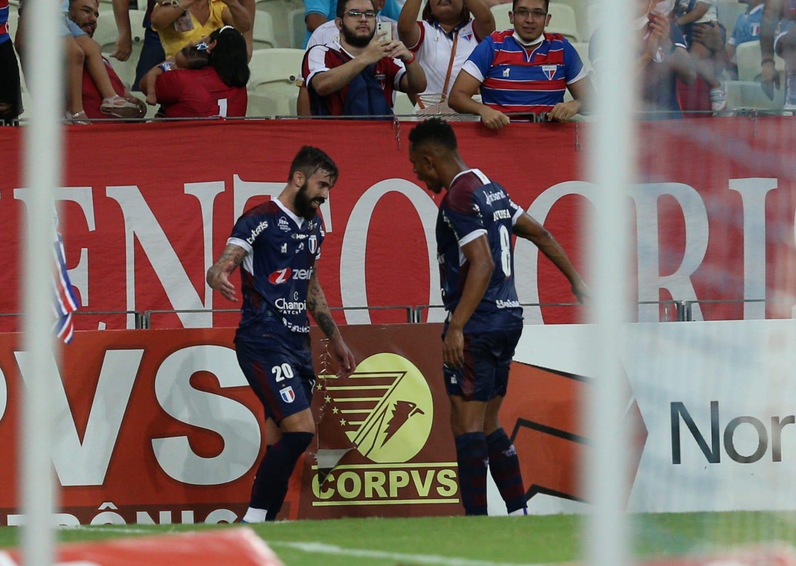 Matheus Vargas e Jussa comemoram gol marcado