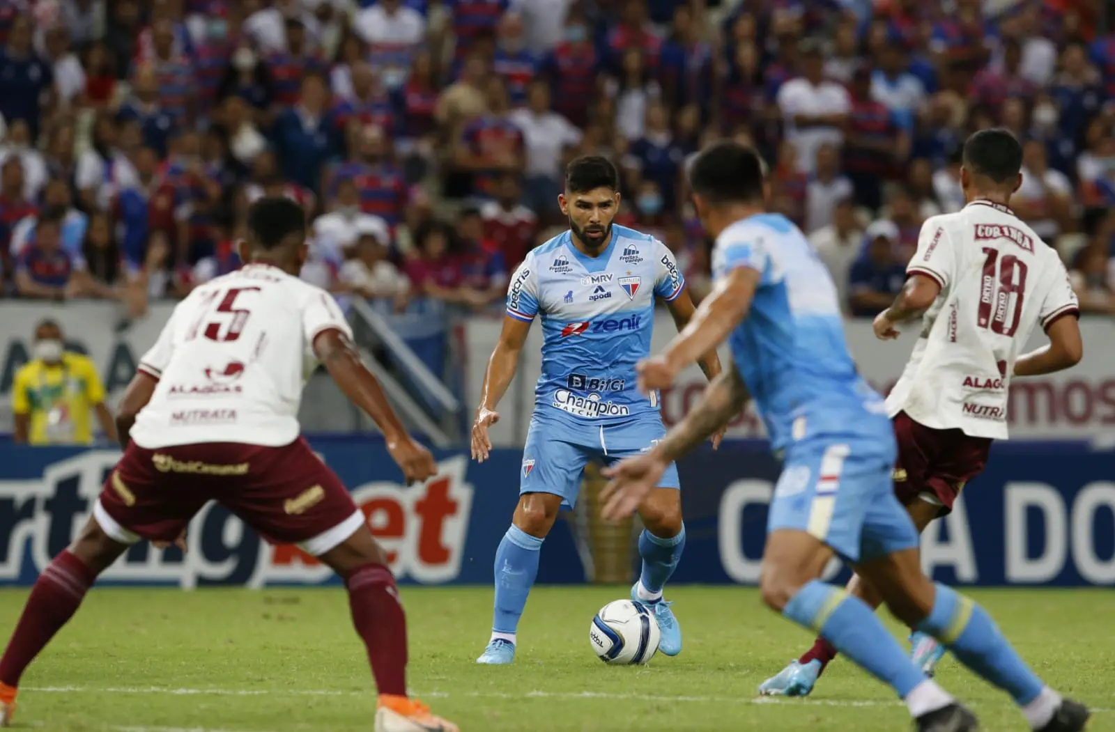Silvio Romero em ação pelo Fortaleza contra o CRB