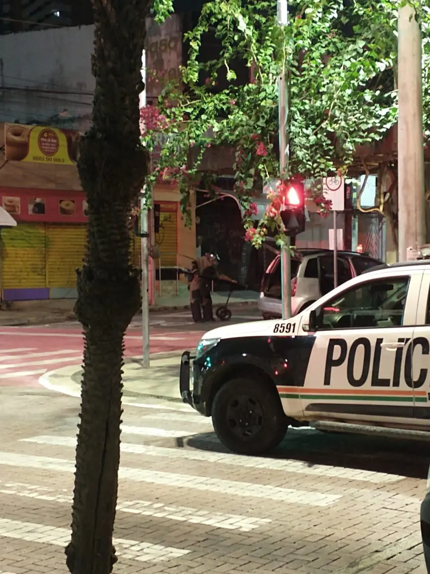 Seis artefatos foram destruídos e dois, apreendidos, para passarem por perícia