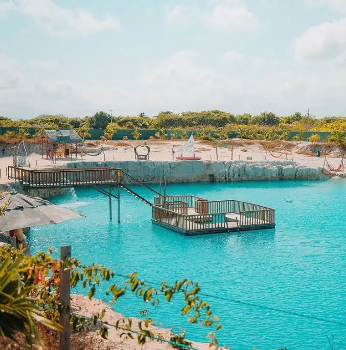 paisagem do buraco azul, ponto turístico do litoral oeste