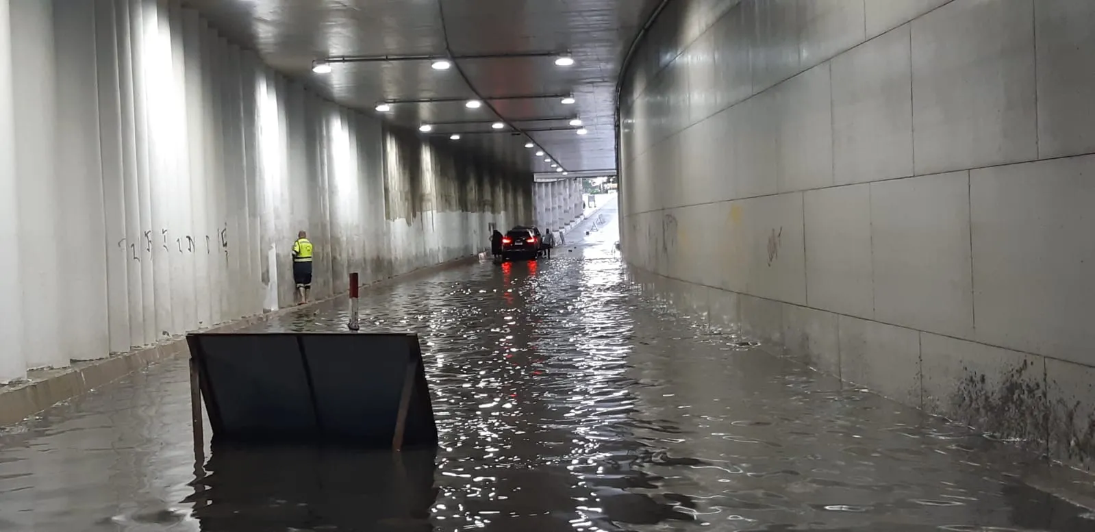 O túnel da Avenida Alberto Sá voltou a ficar interditado após as chuvas