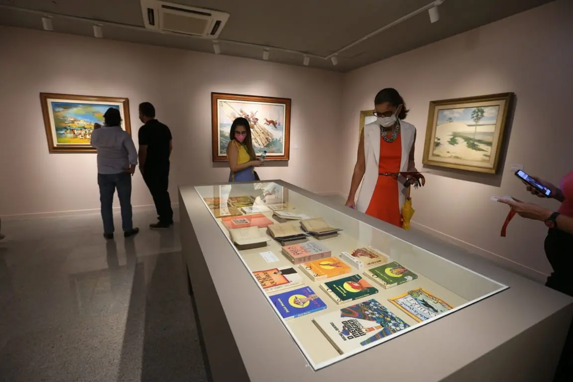Público prestigia exposição na Unifor em homenagem aos 100 anos da Semana de Arte Moderna