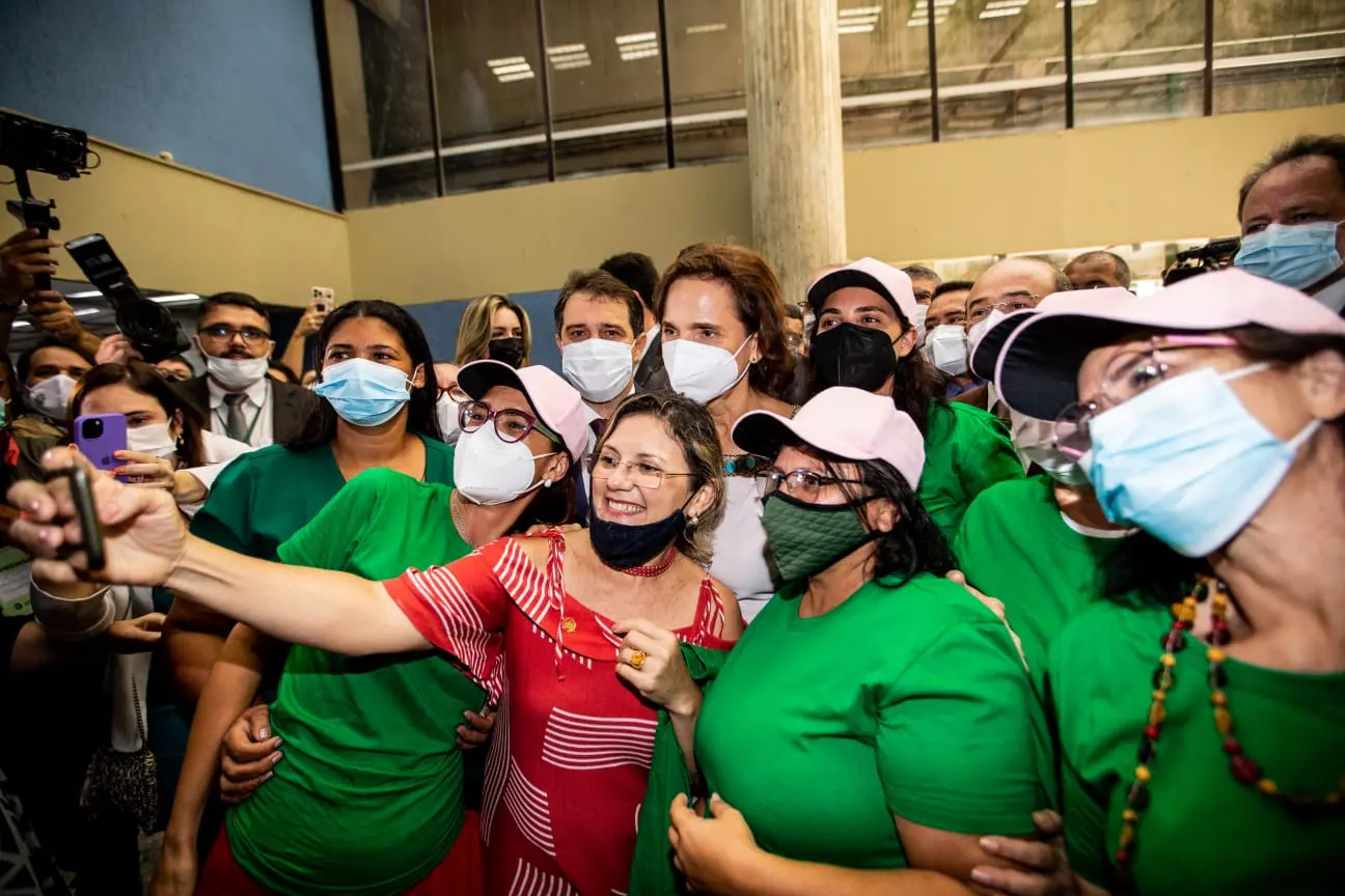 Izolda Cela com apoiadoras na AL-CE
