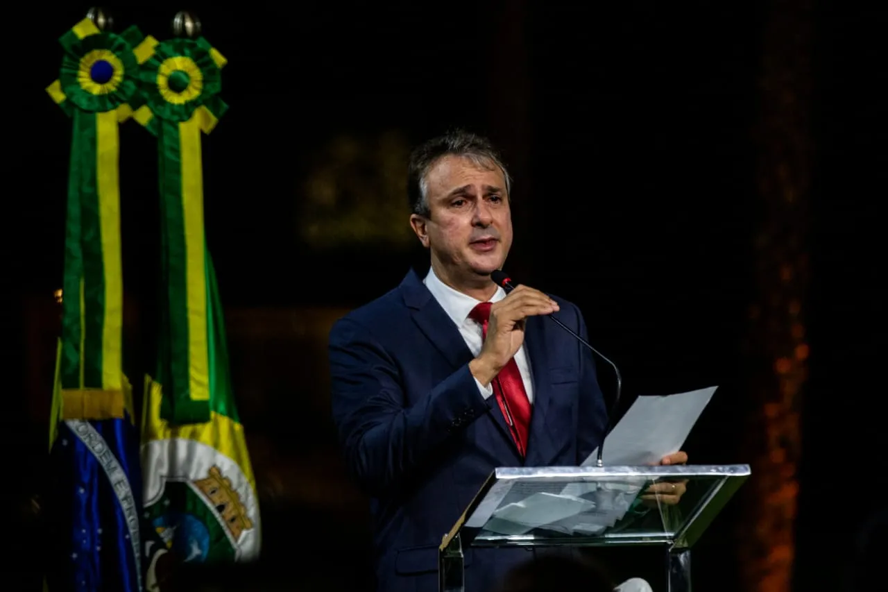 O ex-governador  Camilo Santana se emocionou durante discurso de despedida do Governo do Estado