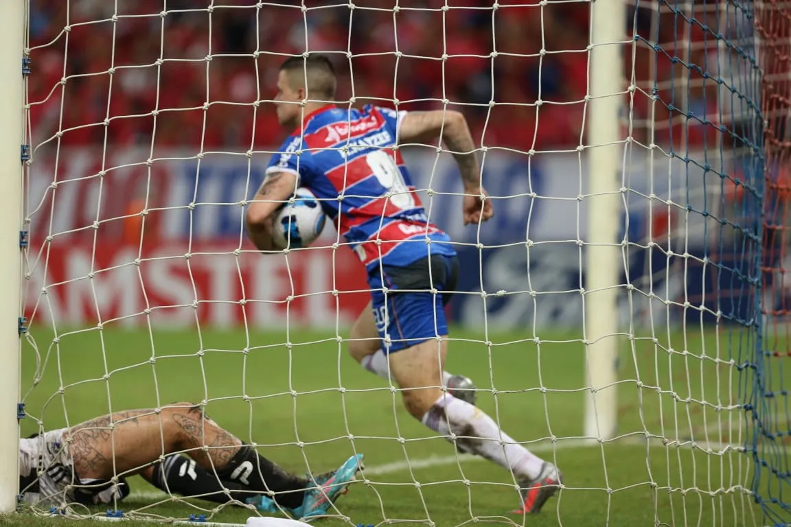 Renato Kayzer marcou o 1° gol do Fortaleza na história da Libertadores