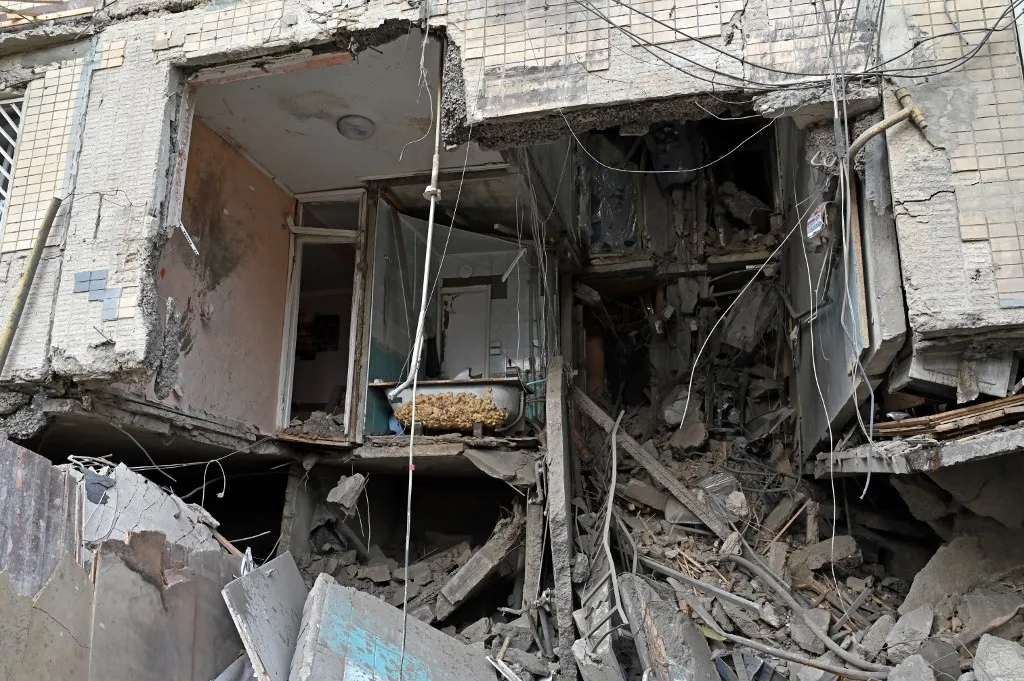 A menos duas pessoas morreram em um bombardeio na cidade de Kharkhiv