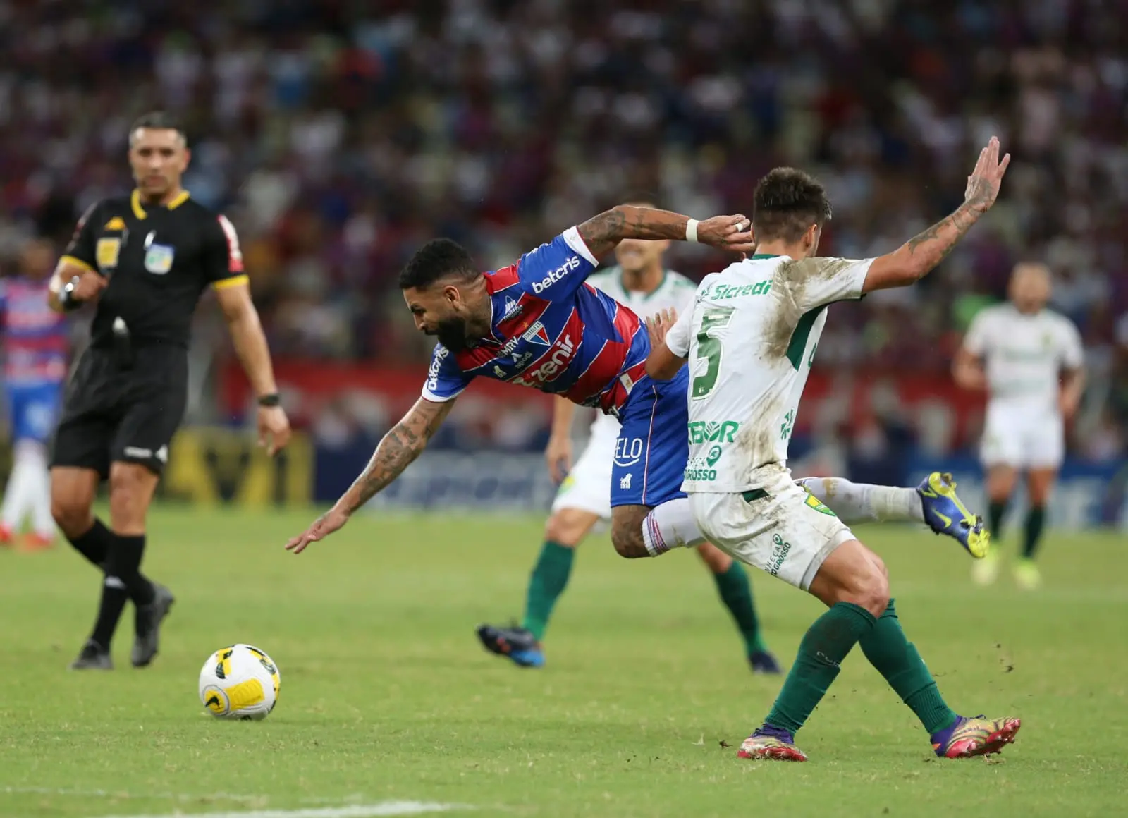 Romarinho é desarmado por Rafael Gava