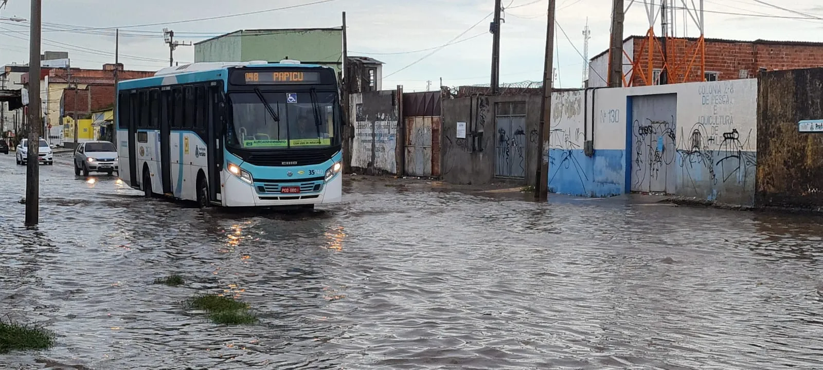 Ponto de alagamento em via da Capital