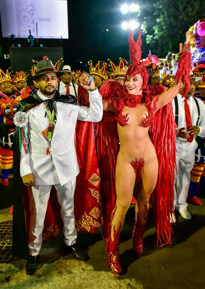 paolla oliveira no desfile da grande rio