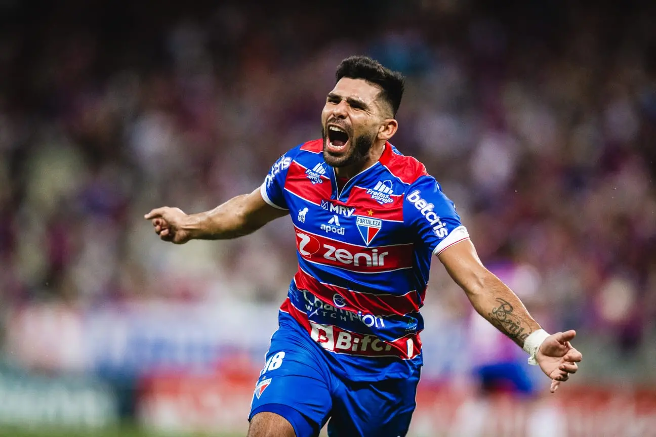 Silvio Romero comemora gol pelo Fortaleza
