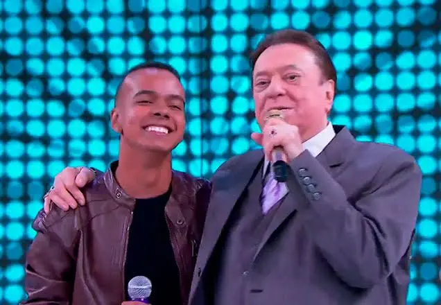 Cantora Jotta A ao lado de Raul Gil antes da transição como mulher trans