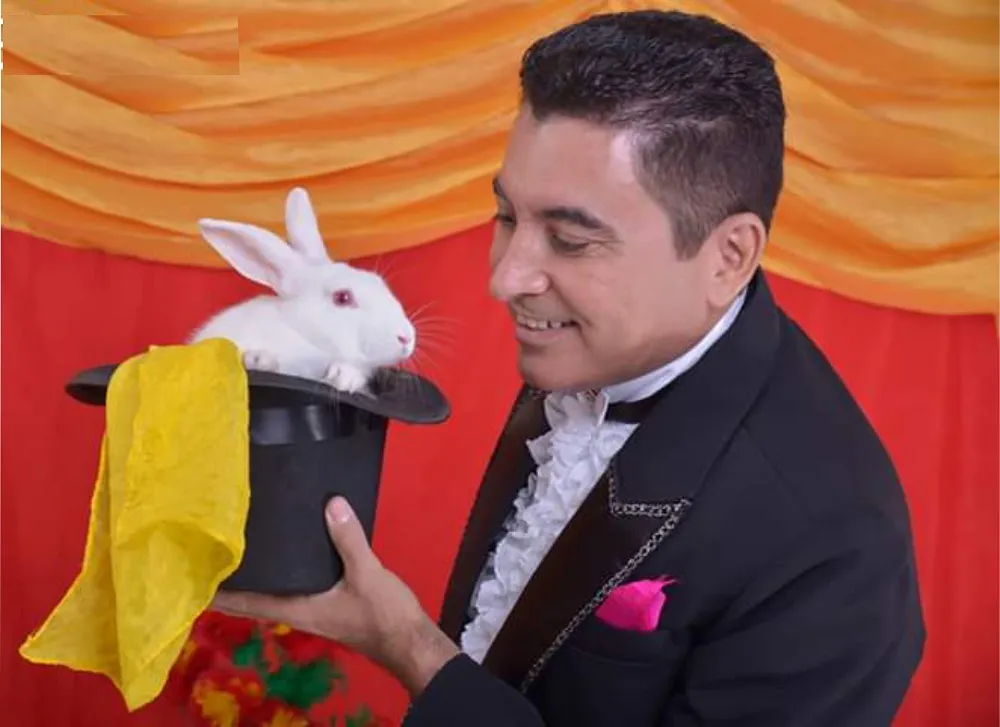 O cearense Eflém tem 25 anos de estrada na arte de fazer magia