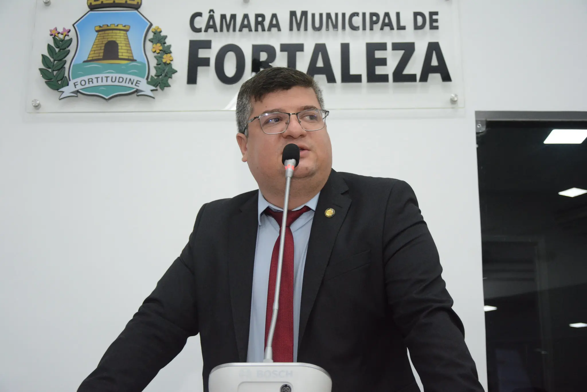 Bruno Mesquita na tribuna da Câmara