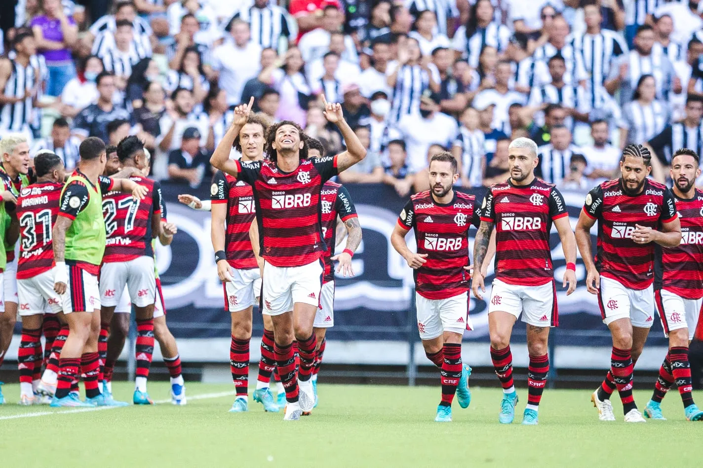 Aos 7 minutos Willian Arão antecipou a marcação e abriu o placar para o Flamengo