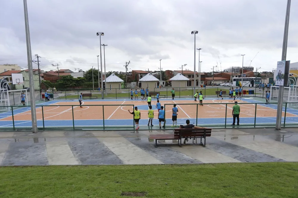 Com 27 mil m², o espaço conta com areninha, brinquedopraça, academia ao ar livre, rampa de skate e quadras poliesportivas