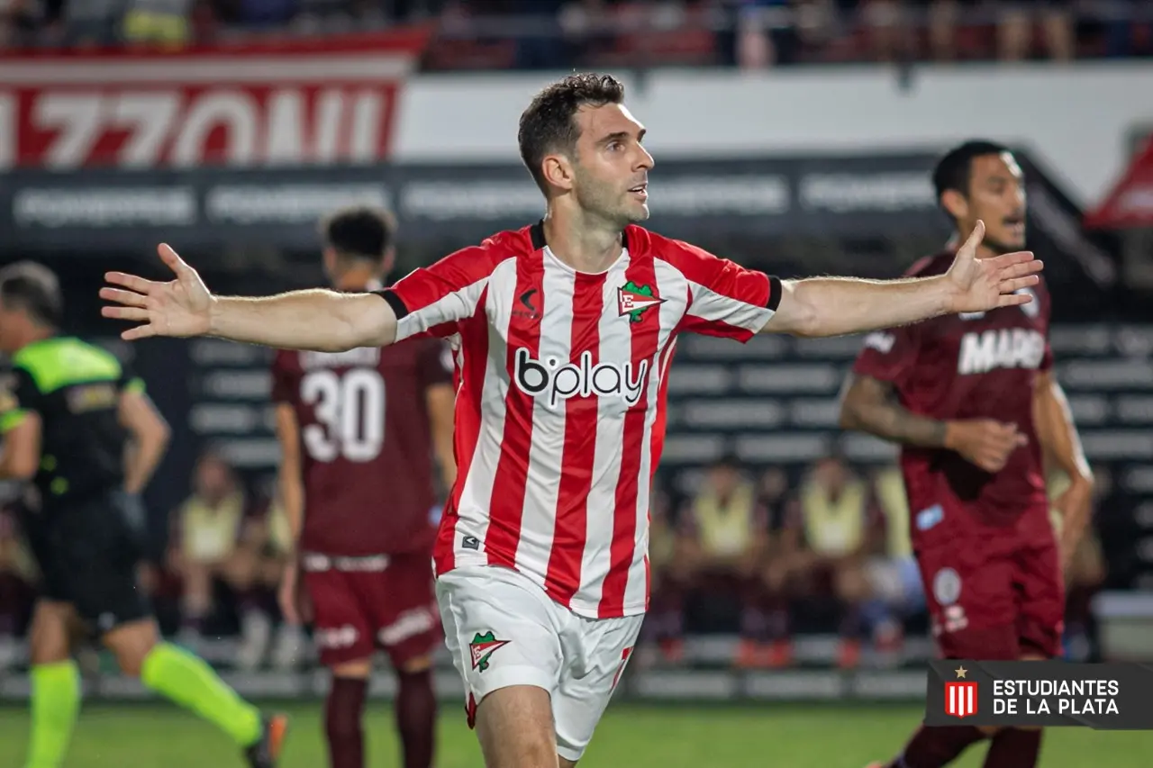 Mauro Boselli em ação pelo Estudiantes, da Argentina
