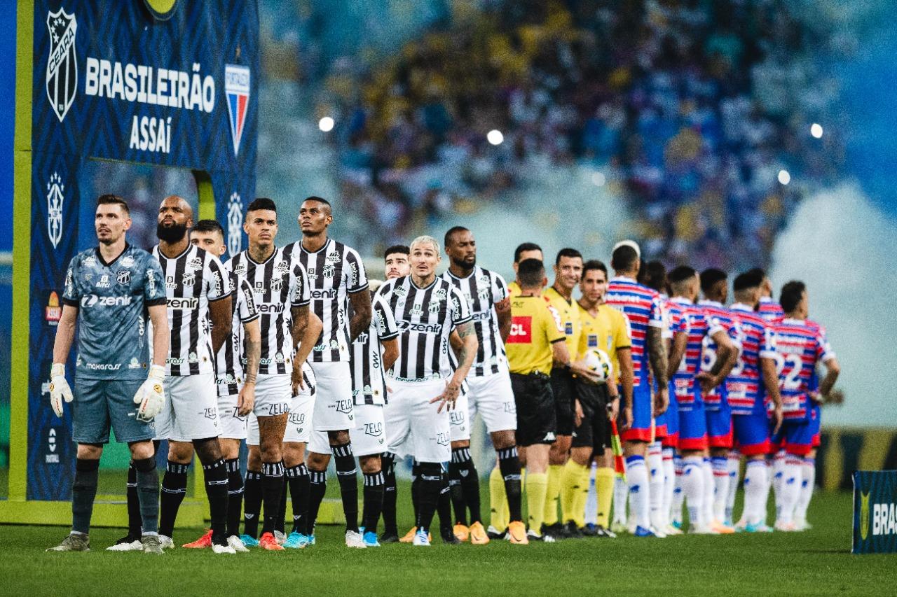 Atletas de Ceará e Fortaleza perfilados Clássico-Rei