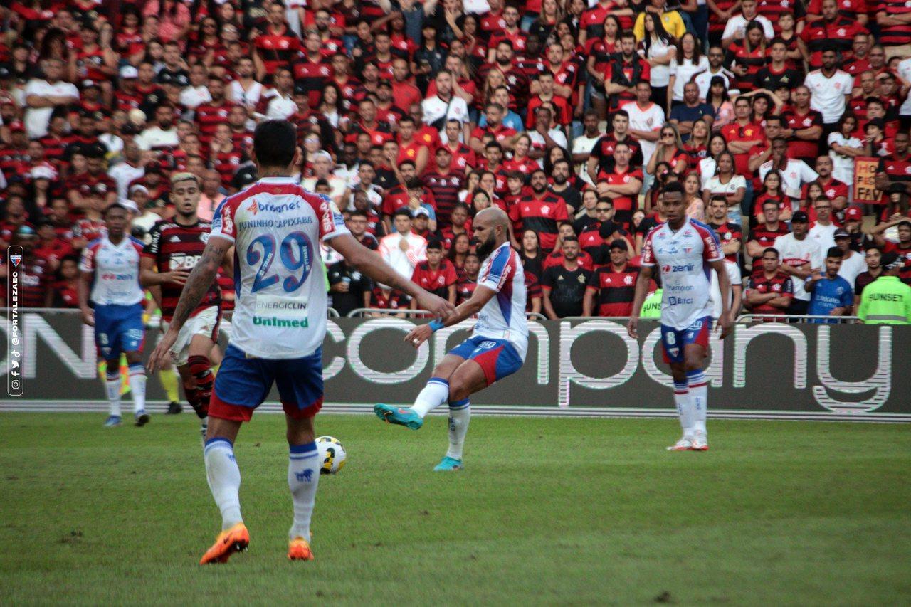 Zé Welison em ação pelo Fortaleza contra o Flamengo