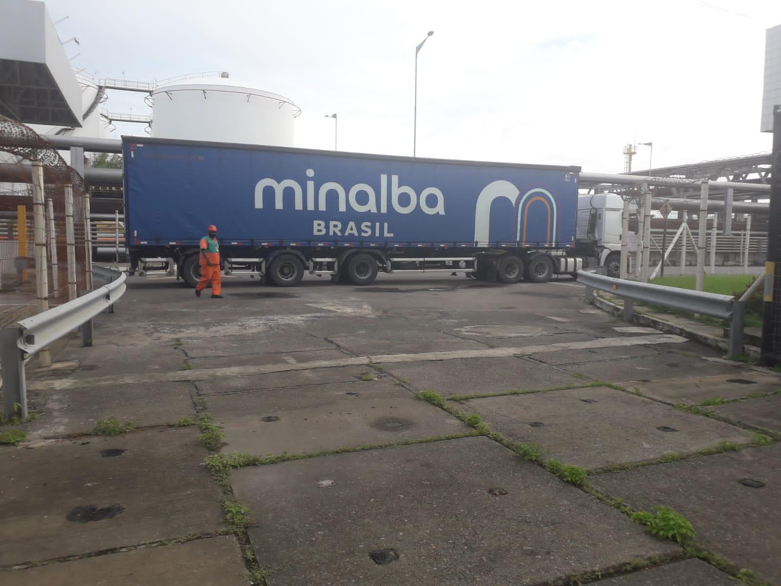 caminhão da minalba brasil