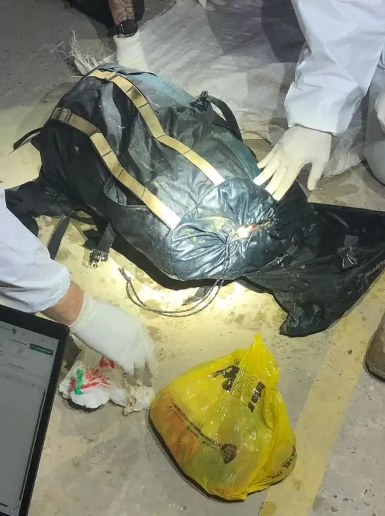 Uma mochila foi encontrada em uma área de igapó