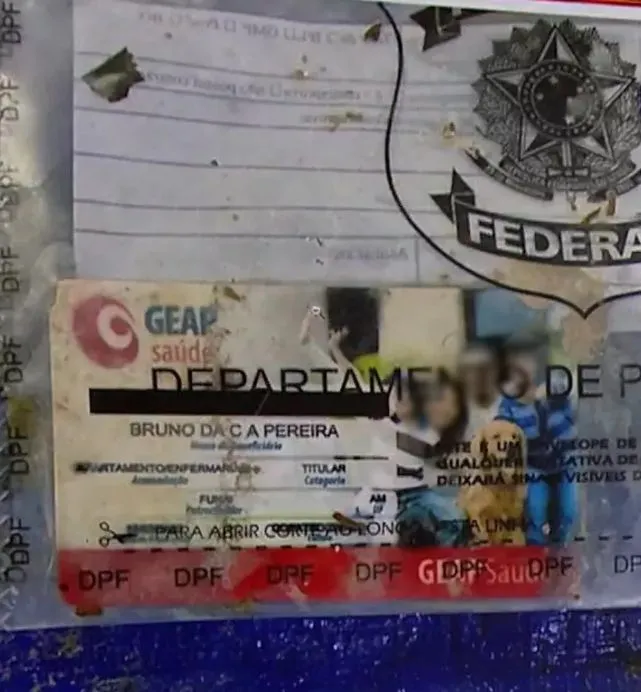 O cartão de saúde de Bruno Pereira foi um dos itens achados pela Polícia