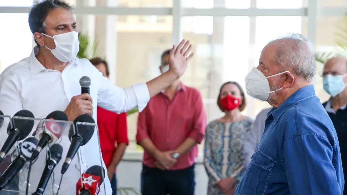 Ex-governador se divide entre ser do grupo dos Ferreira Gomes e ter Lula como principal líder do seu partido
