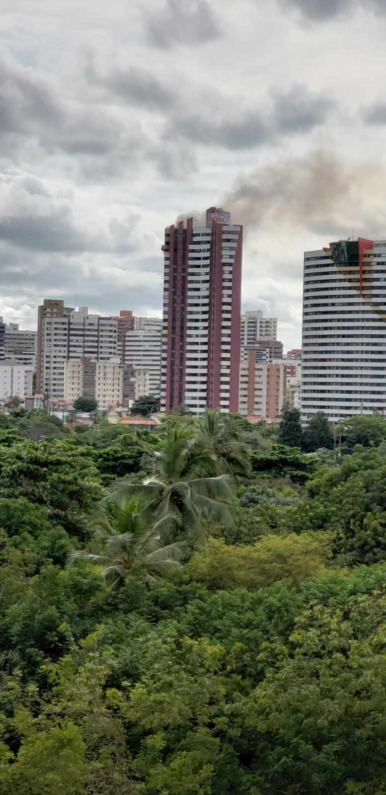 Incêndio atinge apartamento no bairro Boqueirão, em Curitiba - Bem
