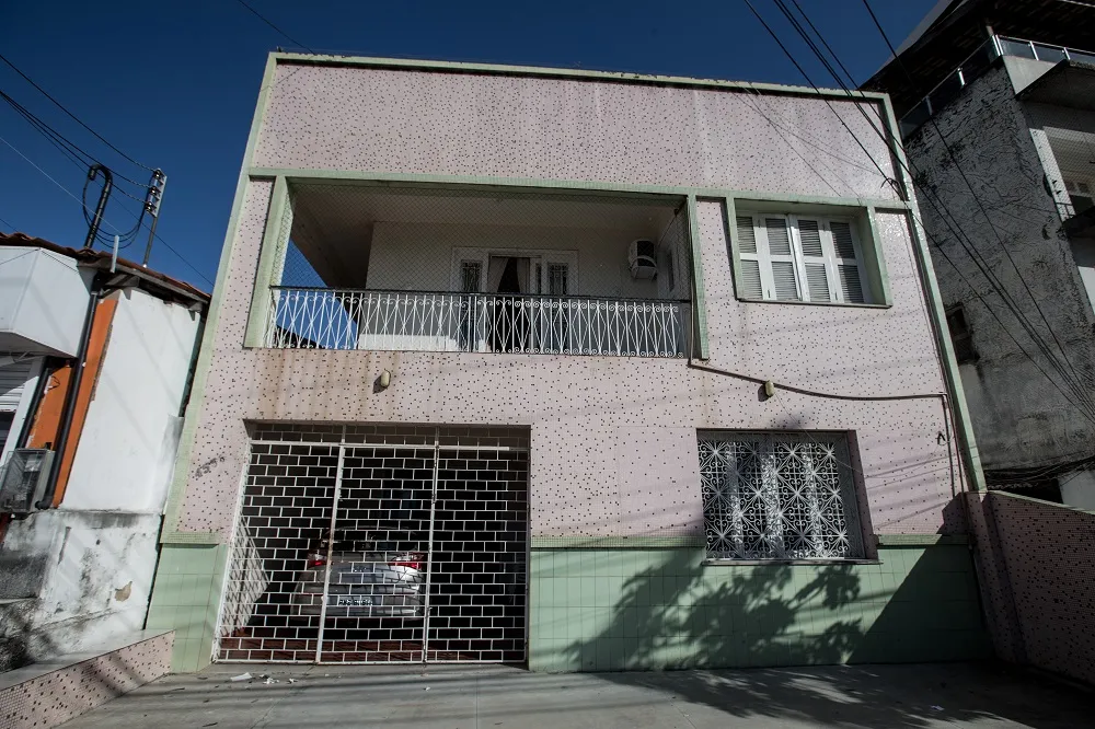 São várias importâncias reunidas no número 4558, sob azulejos verdes e rosas