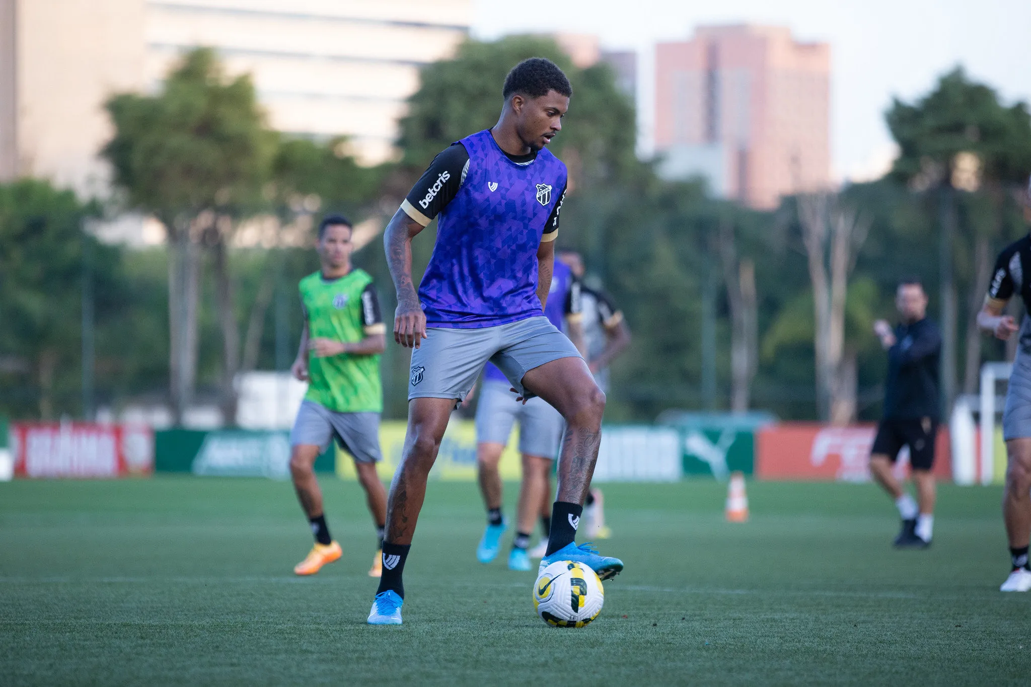 Lucas Ribeiro durante treino do Ceará