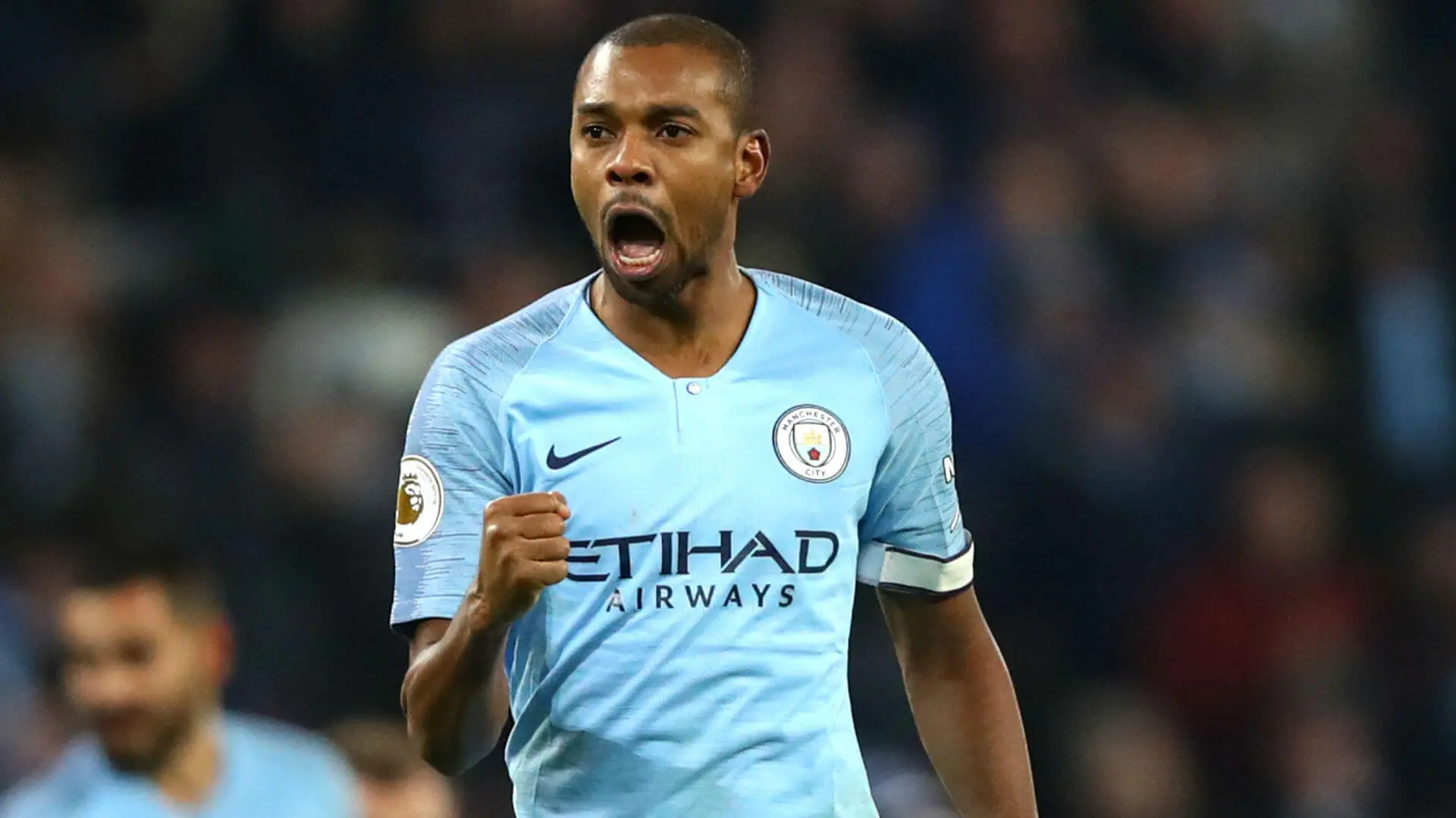 Fernandinho comemora gol pelo Manchester City