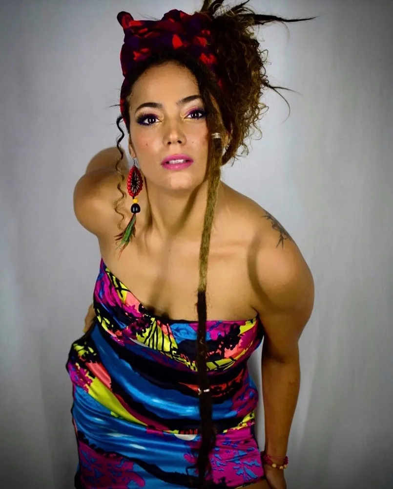 Para Key, a principal característica do reggae é a crítica social, envolvendo questões sobre desigualdade, preconceito, fome e outros problemas sociais