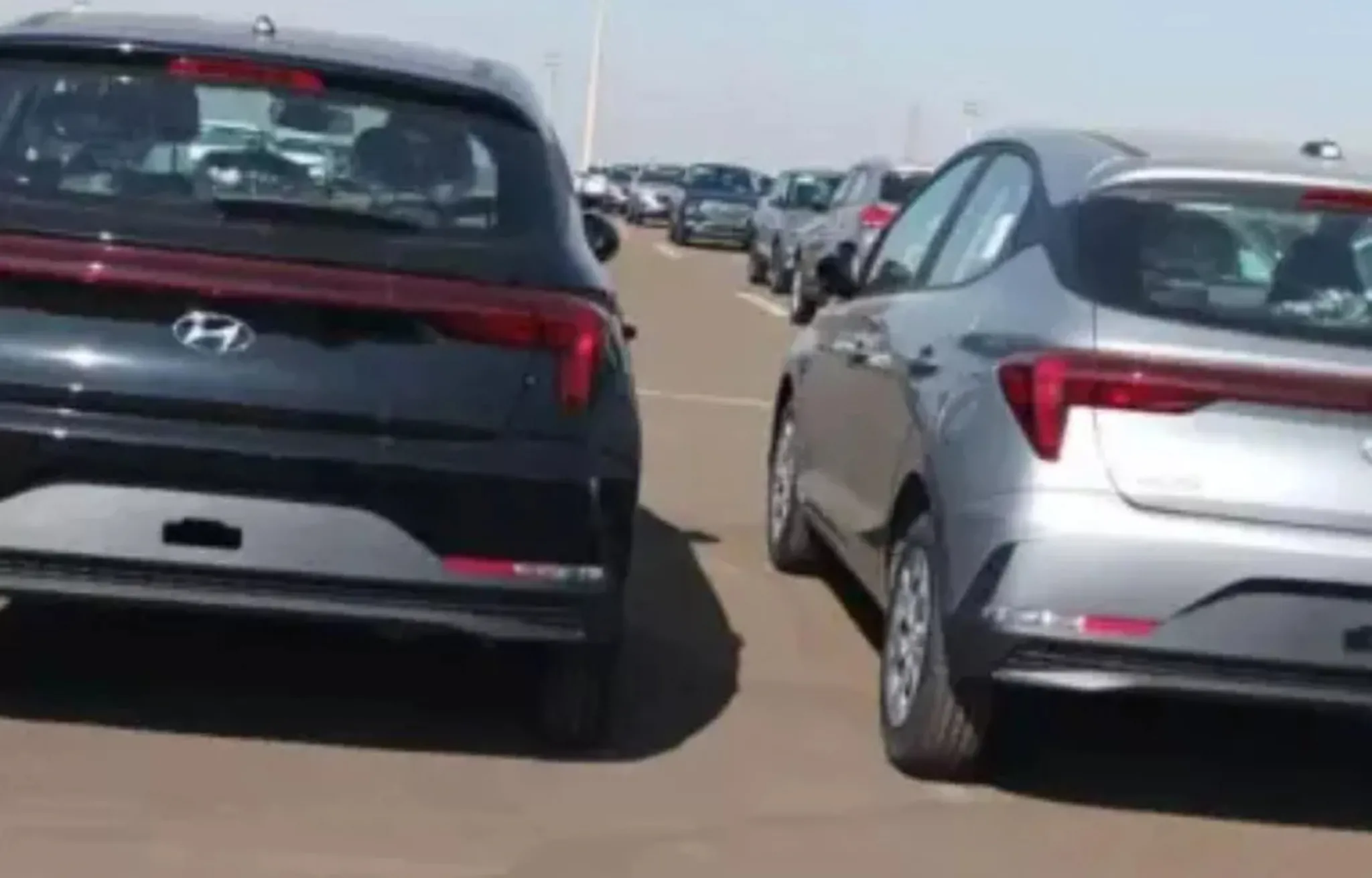 Parte de trás do veículo mostra inspiração em outro modelo da Hyundai, o SUV médio Tucson
