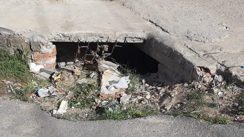 Câmeras de videomonitoramento registraram o momento em que o vendedor transportou o corpo da filha em uma sacola plástica, no bairro Sapiranga