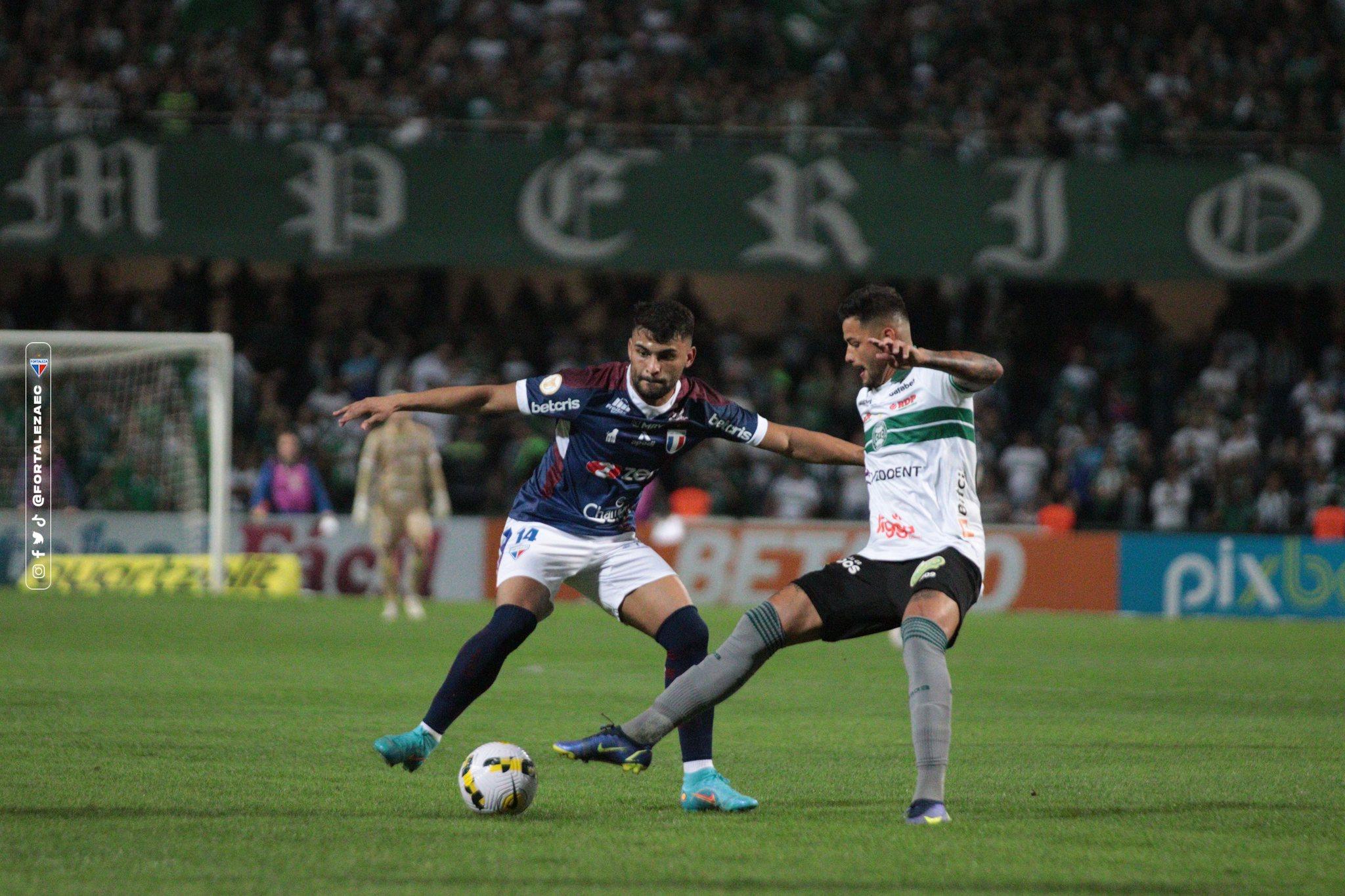 Brasileirão: Corinthians vira contra o Coritiba e segue embalado