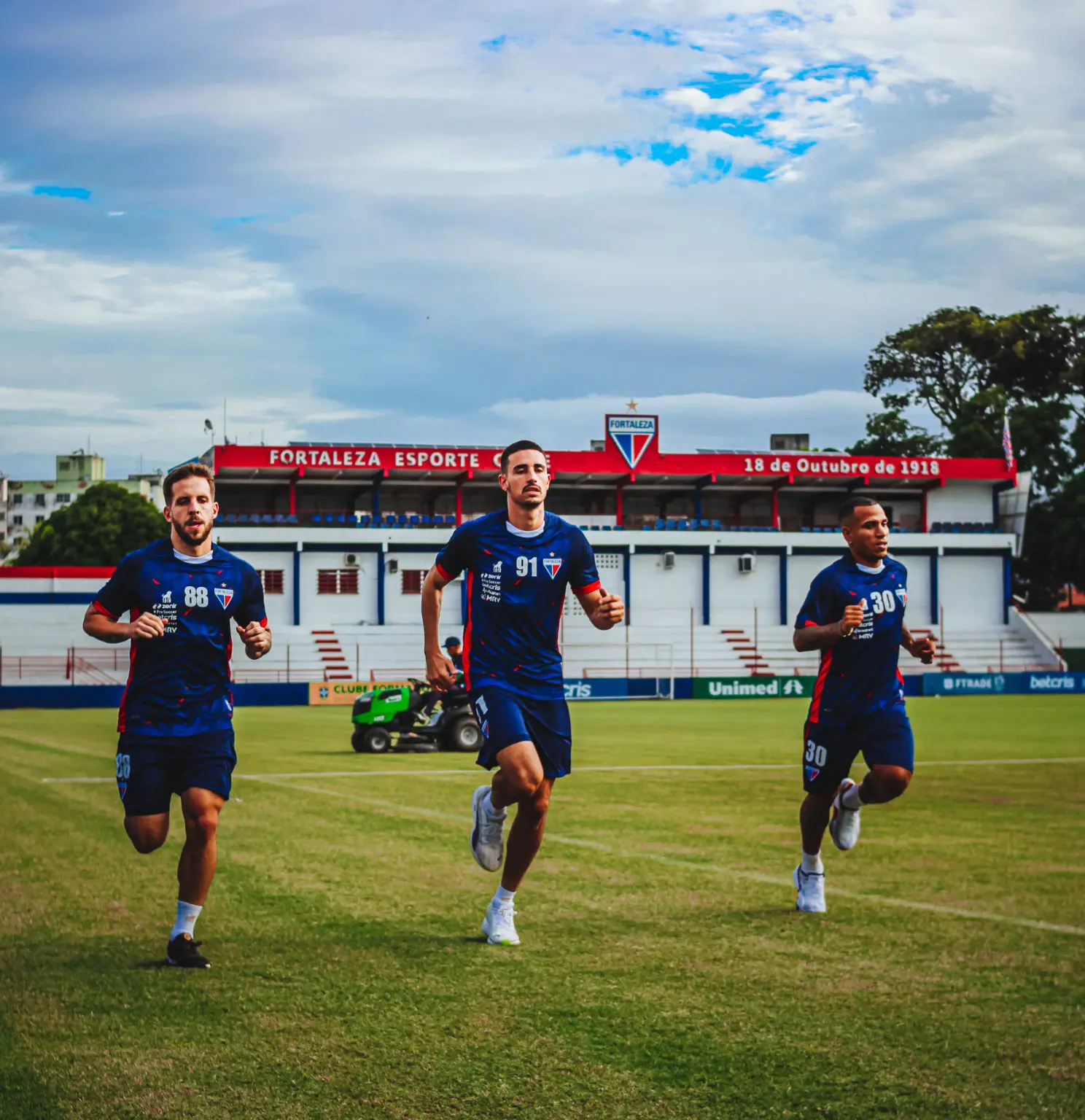 Sasha, Galhardo e Otero em treino no Pici