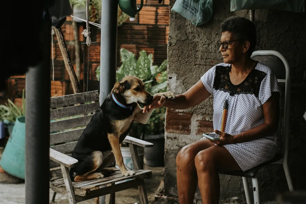 Fotografias assinadas por Gabriel Frank inspiram ternuras das mais autênticas/ genuínas porque parte do próprio cotidiano.