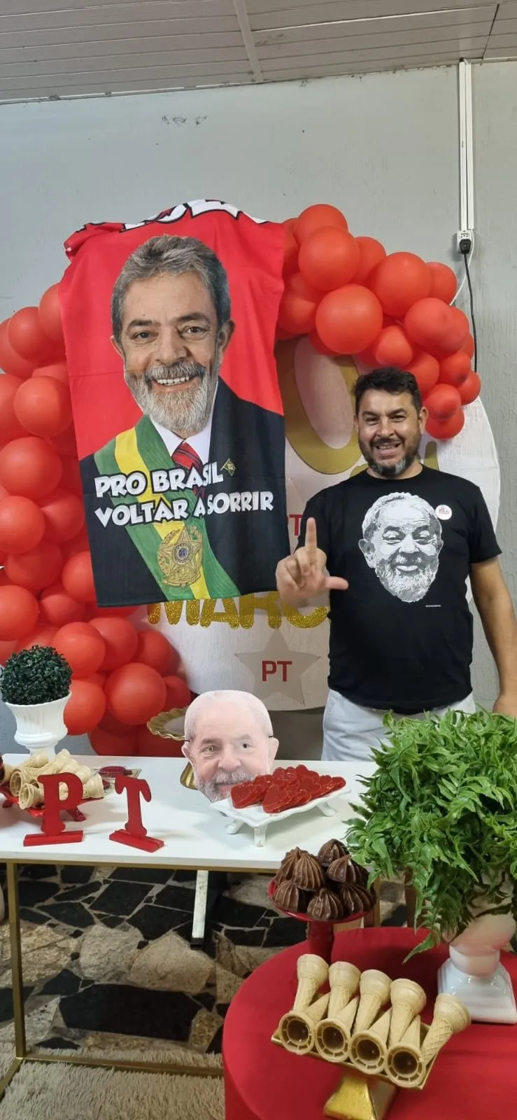 A festa de Marcelo tinha como temática o PT
