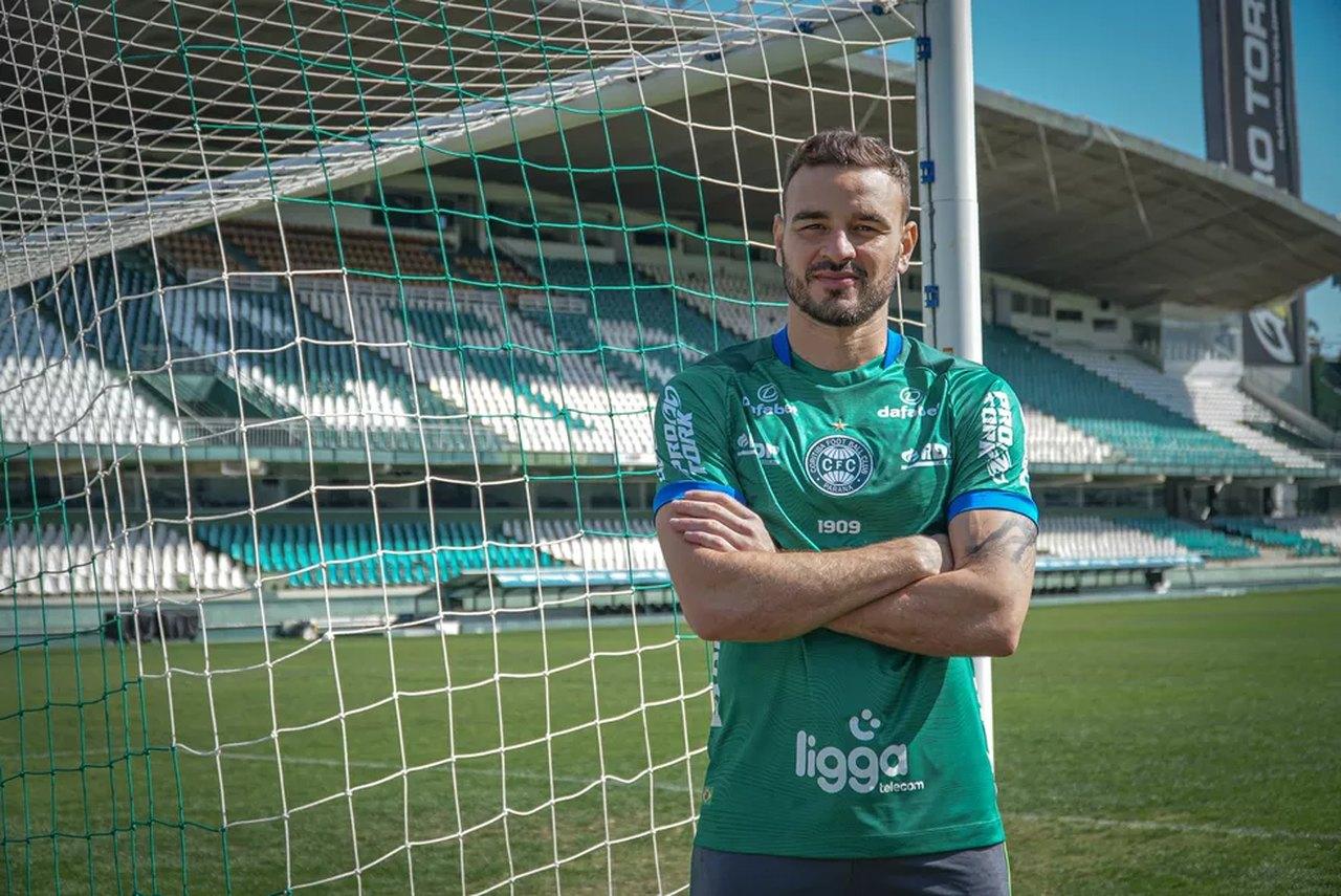 Gabriel apresentado pelo Coritiba