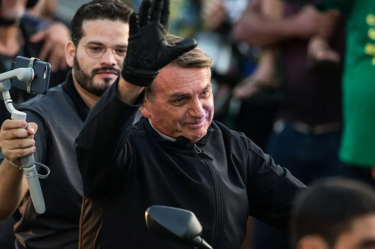 Bolsonaro durante motociata em Fortaleza