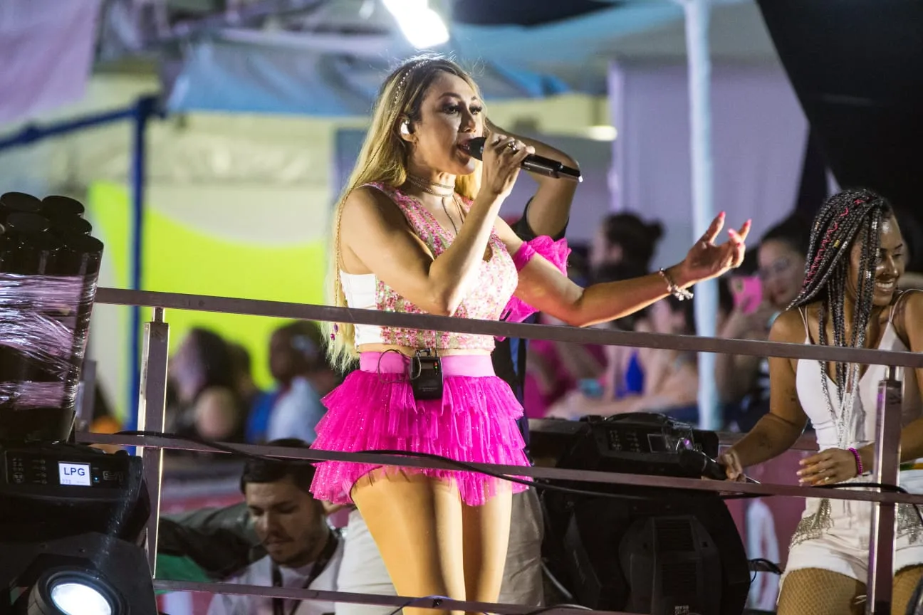 Taty Girl estreou o bloco Pra Cima