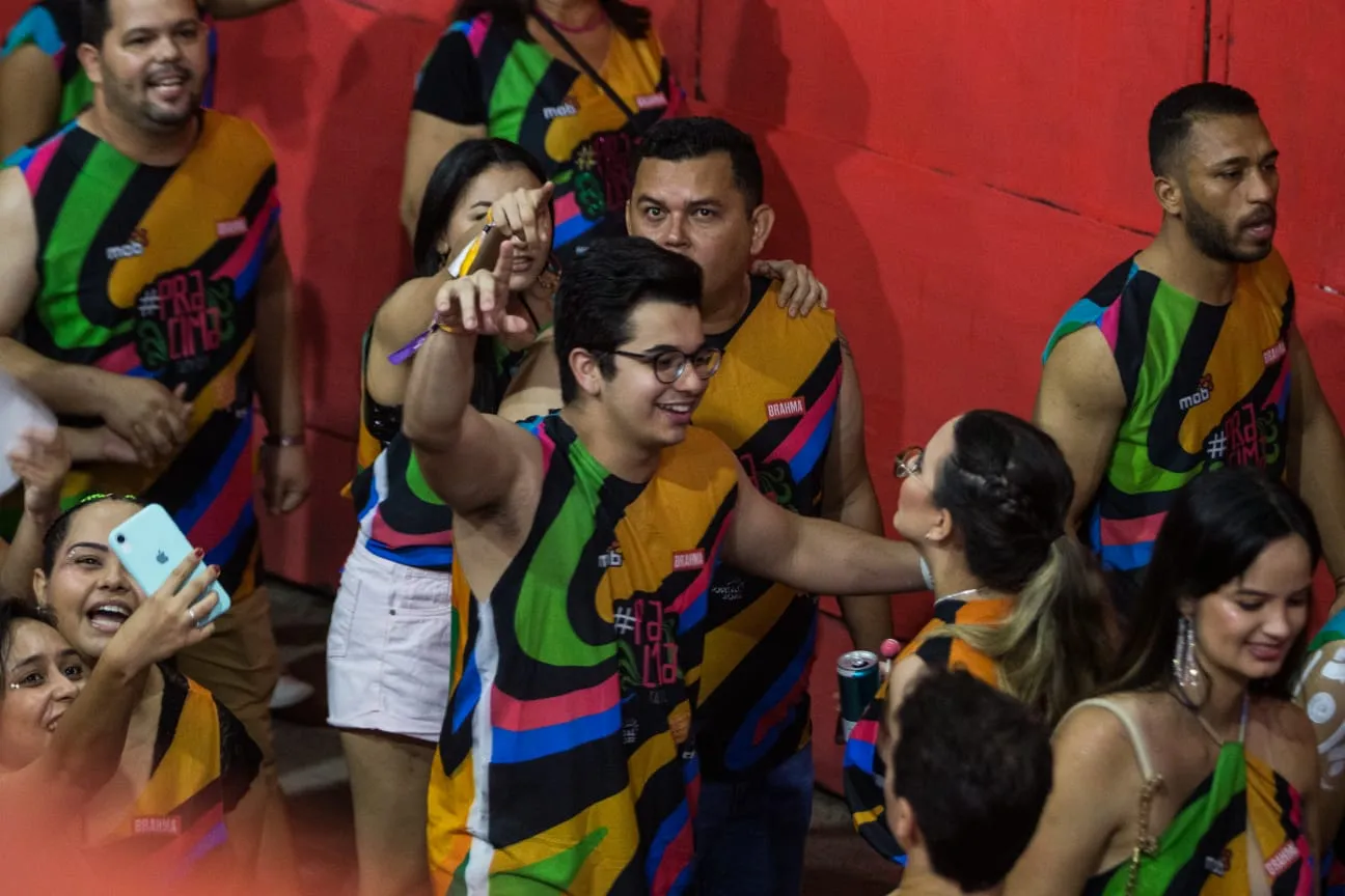 Bloco Pra Cima abriu a noite