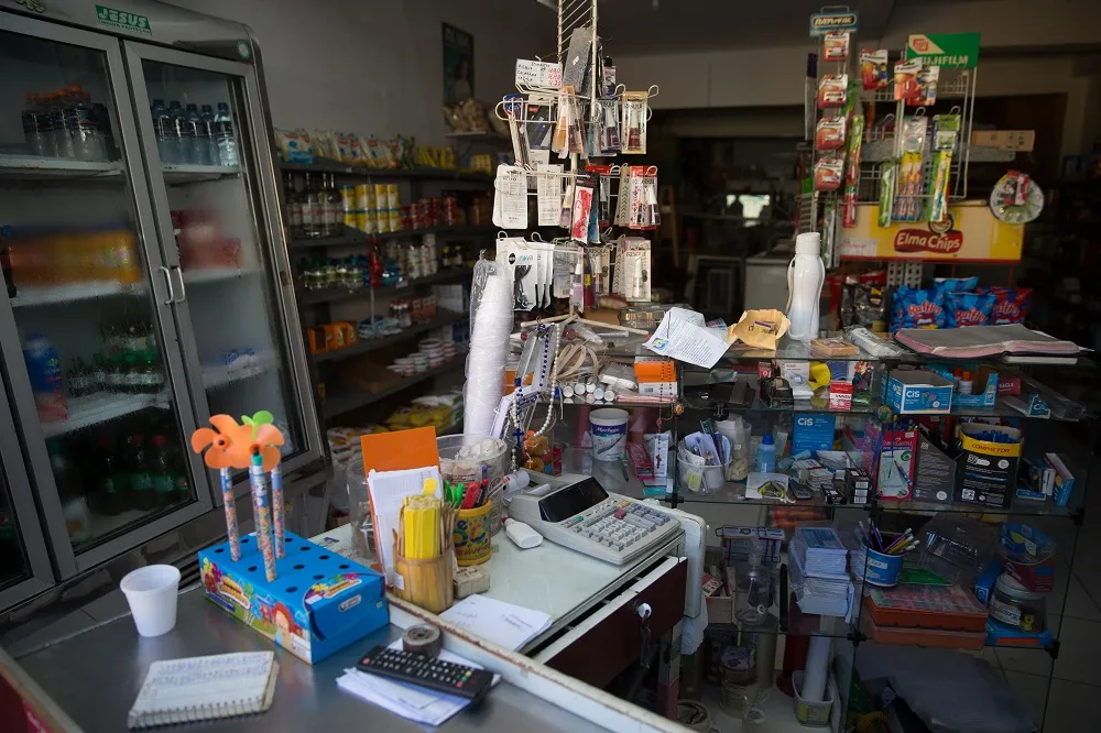 No Mercadinho São Matheus, localizado na Parangaba, o clima todo é de coisa antiga