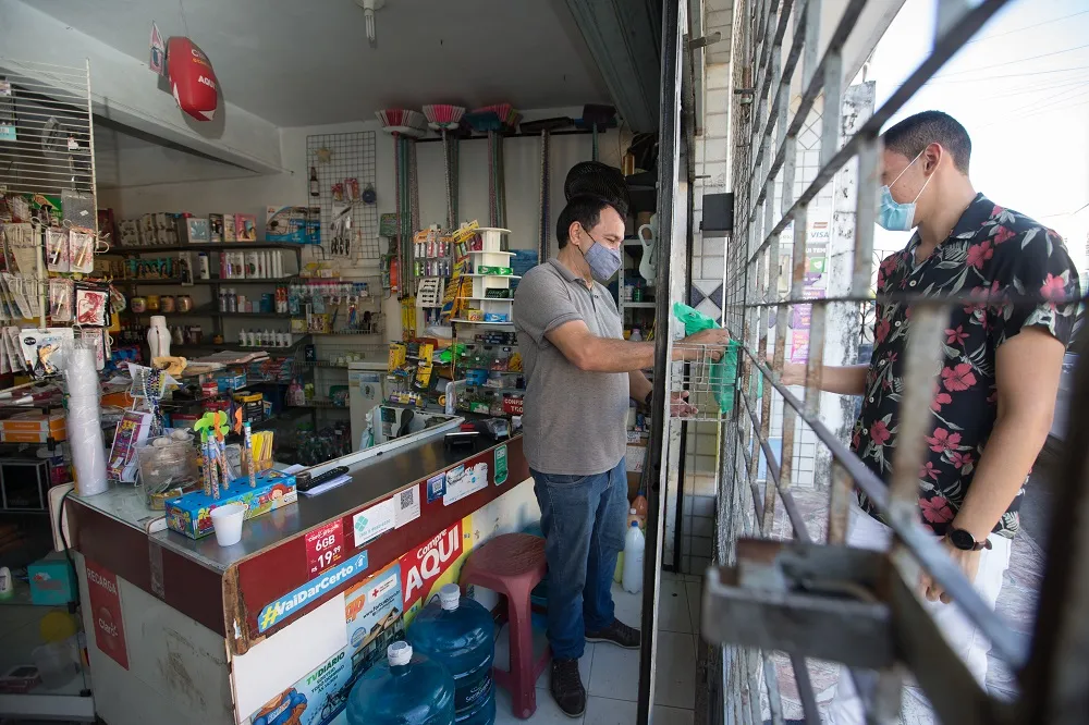 Apesar de já aceitar cartão, o clima é mesmo de coisa antiga no Mercadinho São Matheus