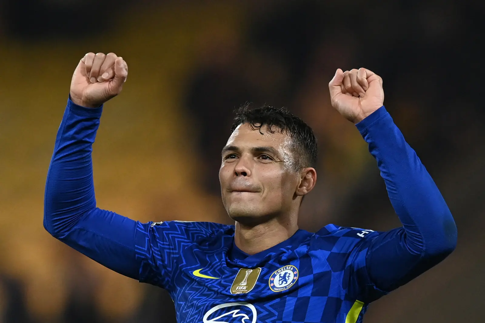 Thiago Silva comemora gol pelo Chelsea