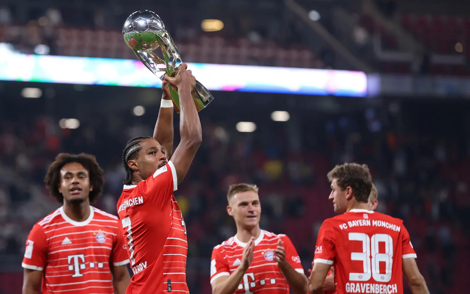 Atleta do Bayern de Munique comemora gol