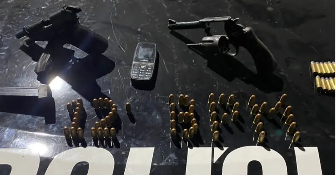 Foram apreendidas armas e munições