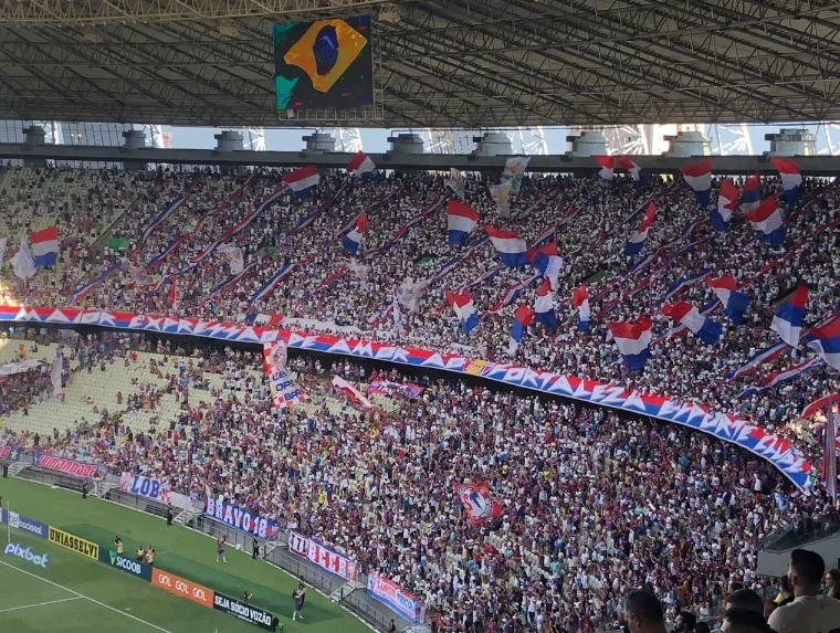 Na condição de torcida visitante, os Tricolores também fizeram a festa nas arquibancadas